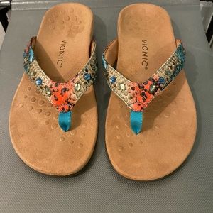 Vionic Lucia toe post sandals